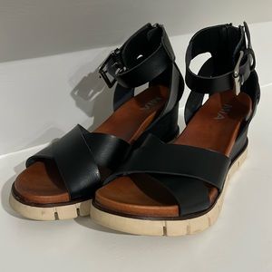 Mia Lauri Zip back Wedge Sandals Black Leather Sz 8.5 Women’s